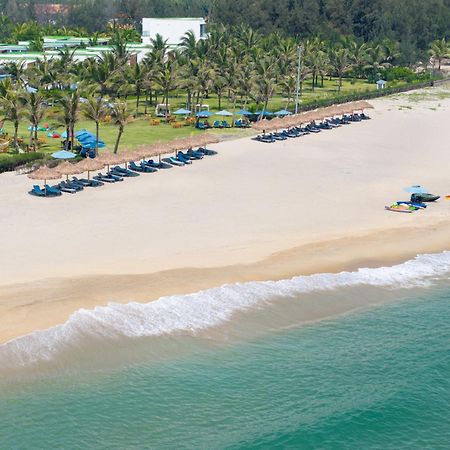 Wyndham Hoi An Royal Beachfront Resort & Villas Exterior photo
