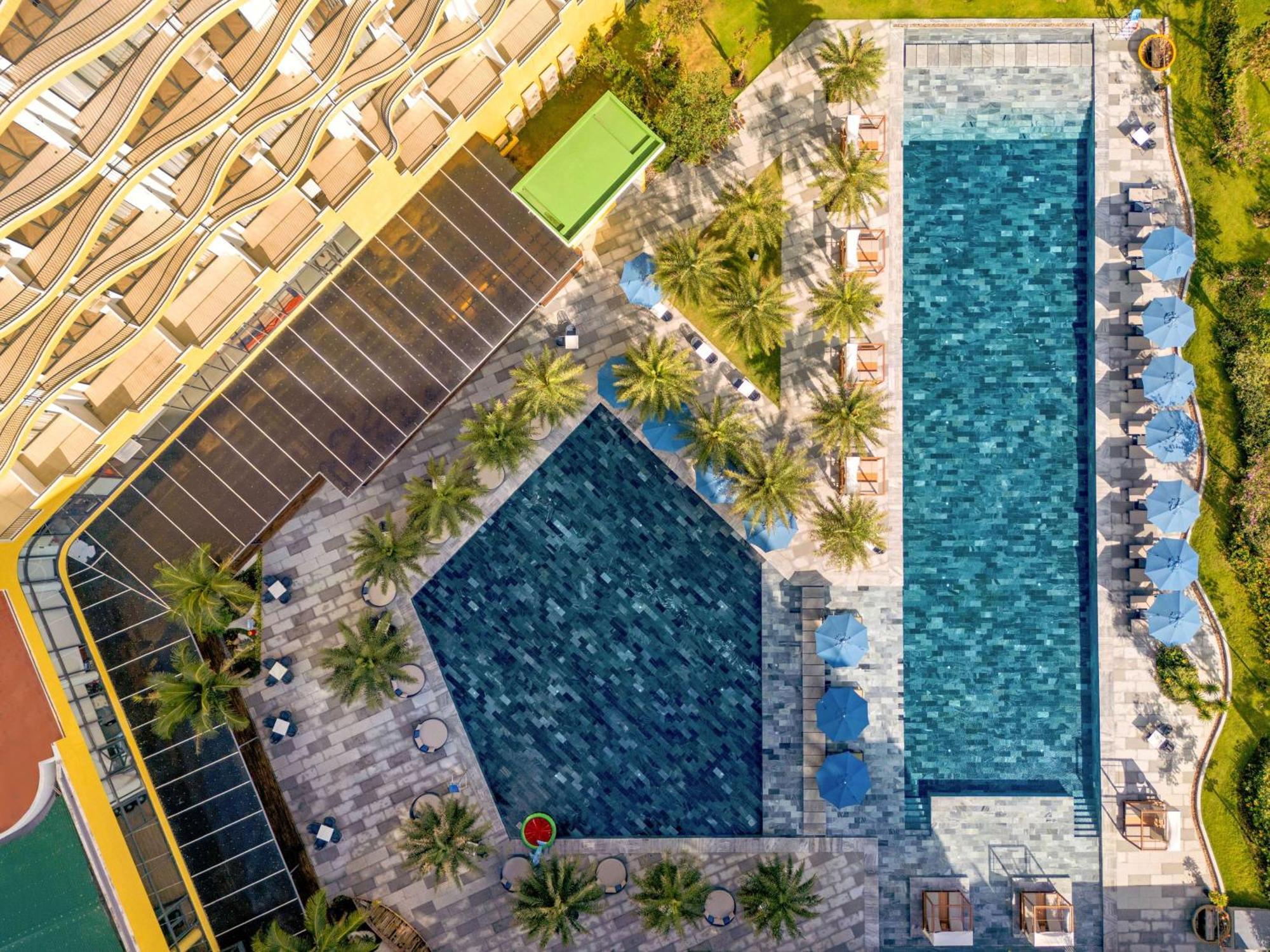 Wyndham Hoi An Royal Beachfront Resort & Villas Exterior photo