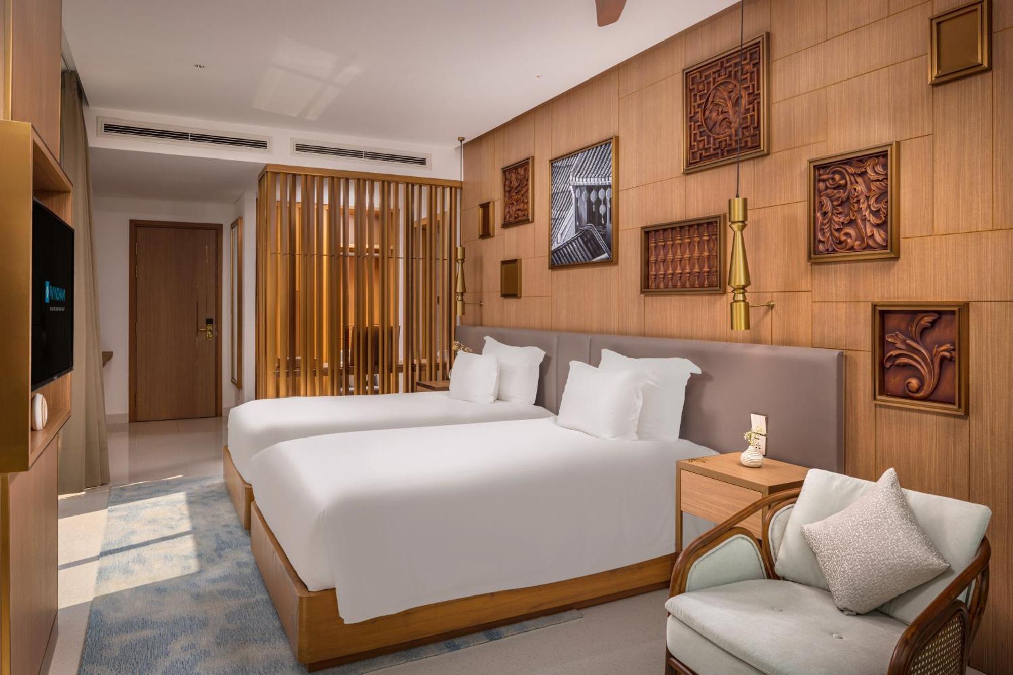 Wyndham Hoi An Royal Beachfront Resort & Villas Exterior photo