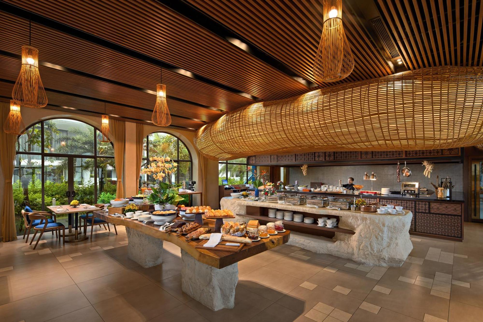 Wyndham Hoi An Royal Beachfront Resort & Villas Exterior photo