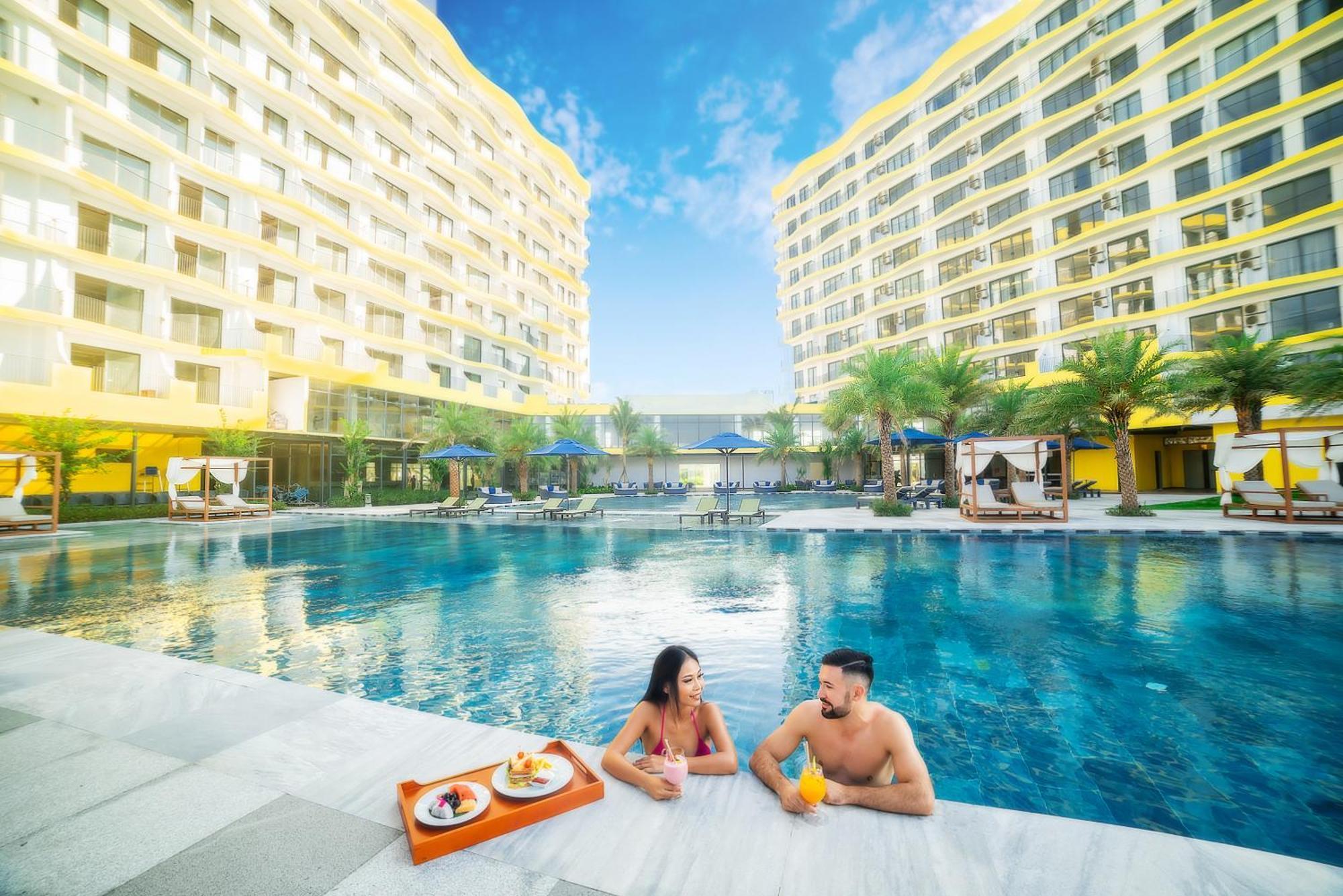 Wyndham Hoi An Royal Beachfront Resort & Villas Exterior photo